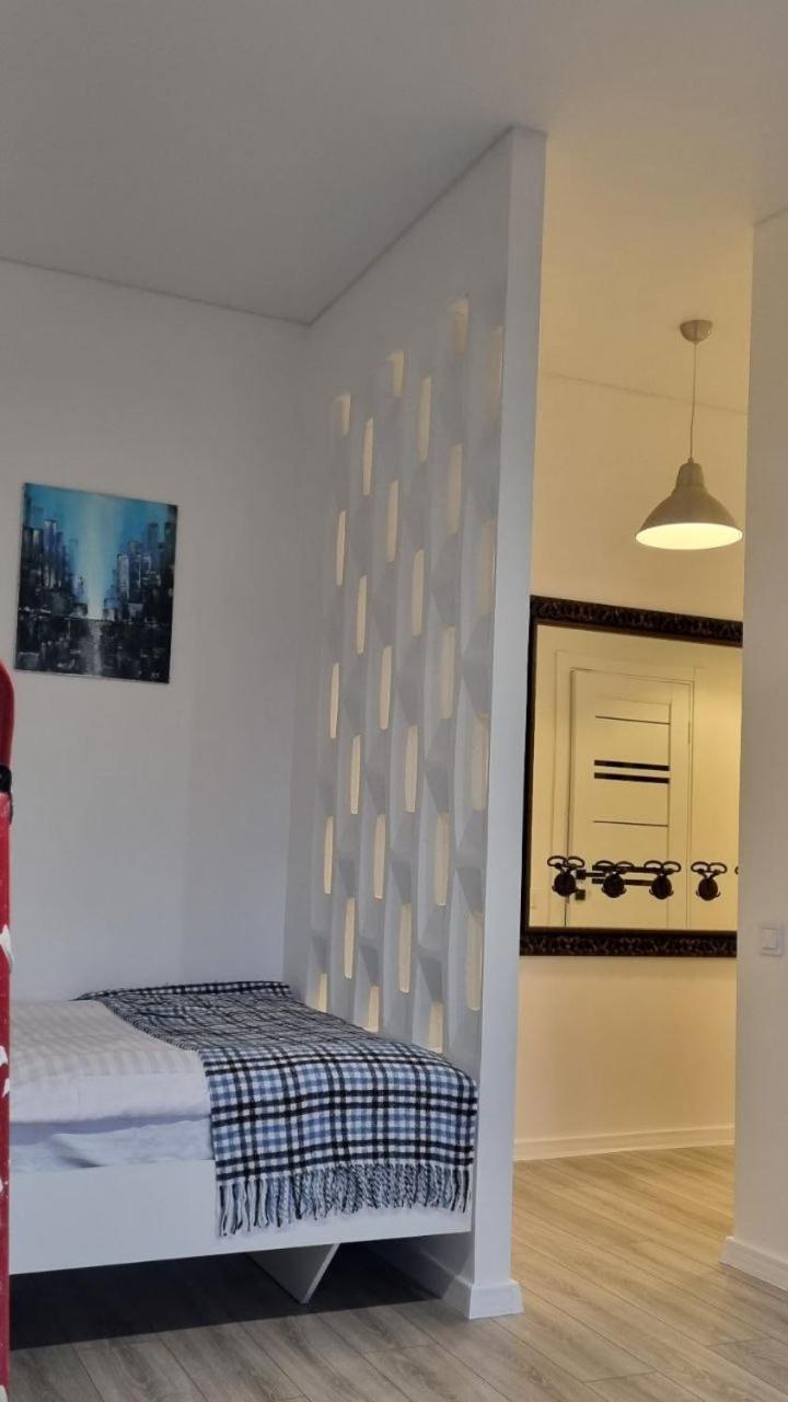 Апартаменти Поруч З М. Палац Україна Kiev Exteriör bild