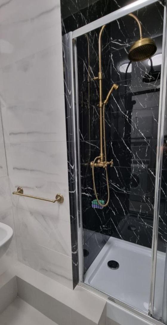 Апартаменти Поруч З М. Палац Україна Kiev Exteriör bild